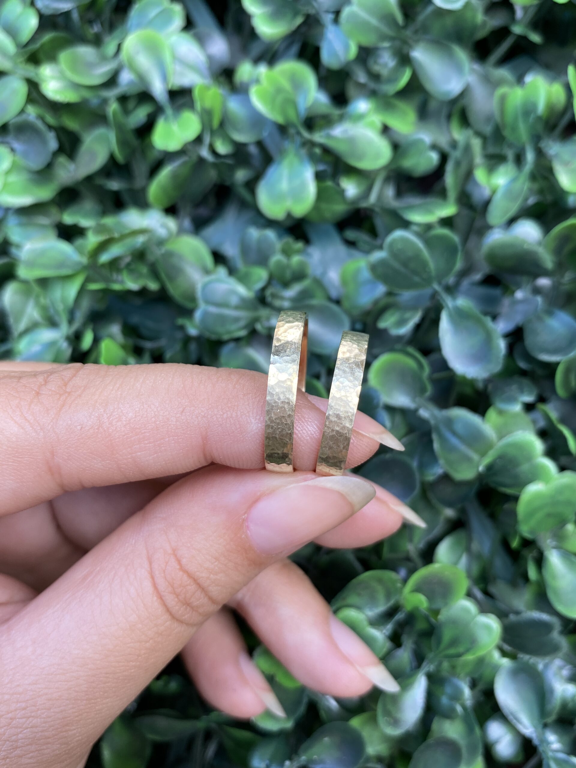 Par de aliança 3mm em ouro - Martelada - Imagem 4