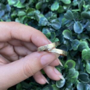 Par de aliança 3mm em ouro - Martelada