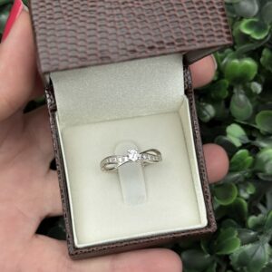 Solitário em prata cravejado