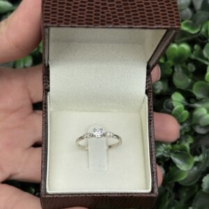 Solitário em prata cravejado