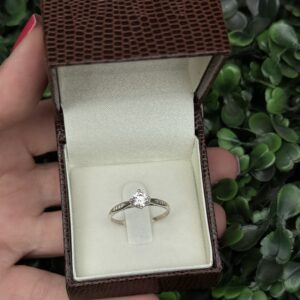 Solitário em prata cravejado