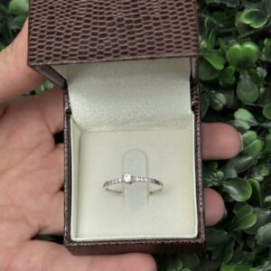 Solitário em prata cravejado