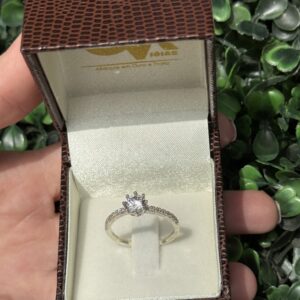 Solitário em prata cravejado