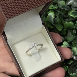 Solitário em prata cravejado