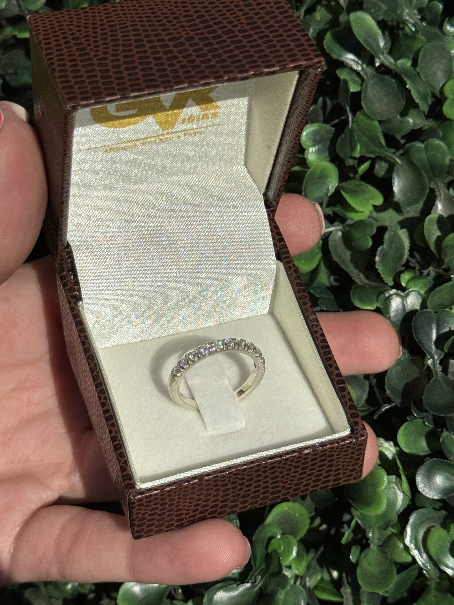 Meia aliança em prata cravejada - Imagem 10