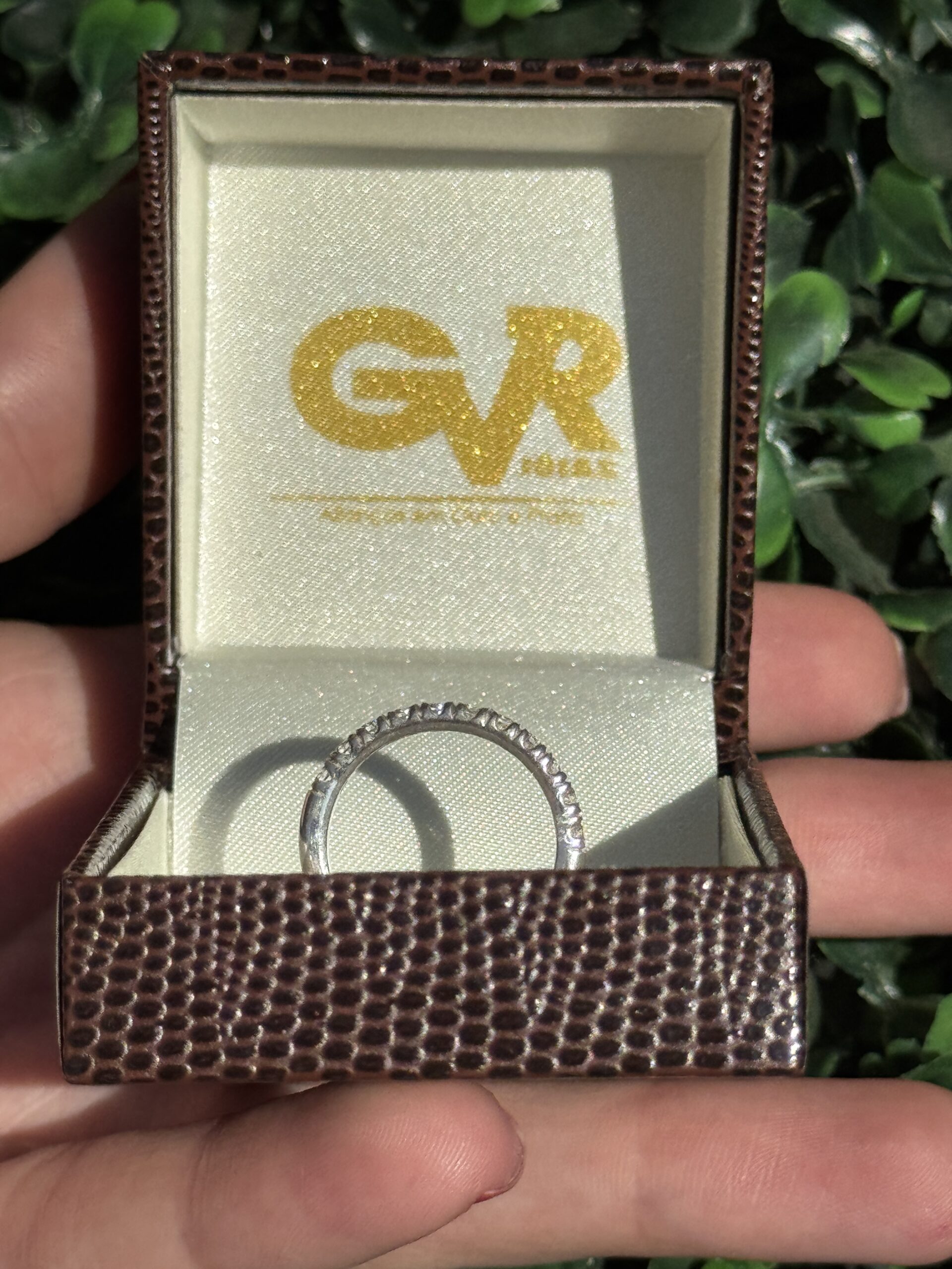 Meia aliança em prata cravejada - Imagem 7