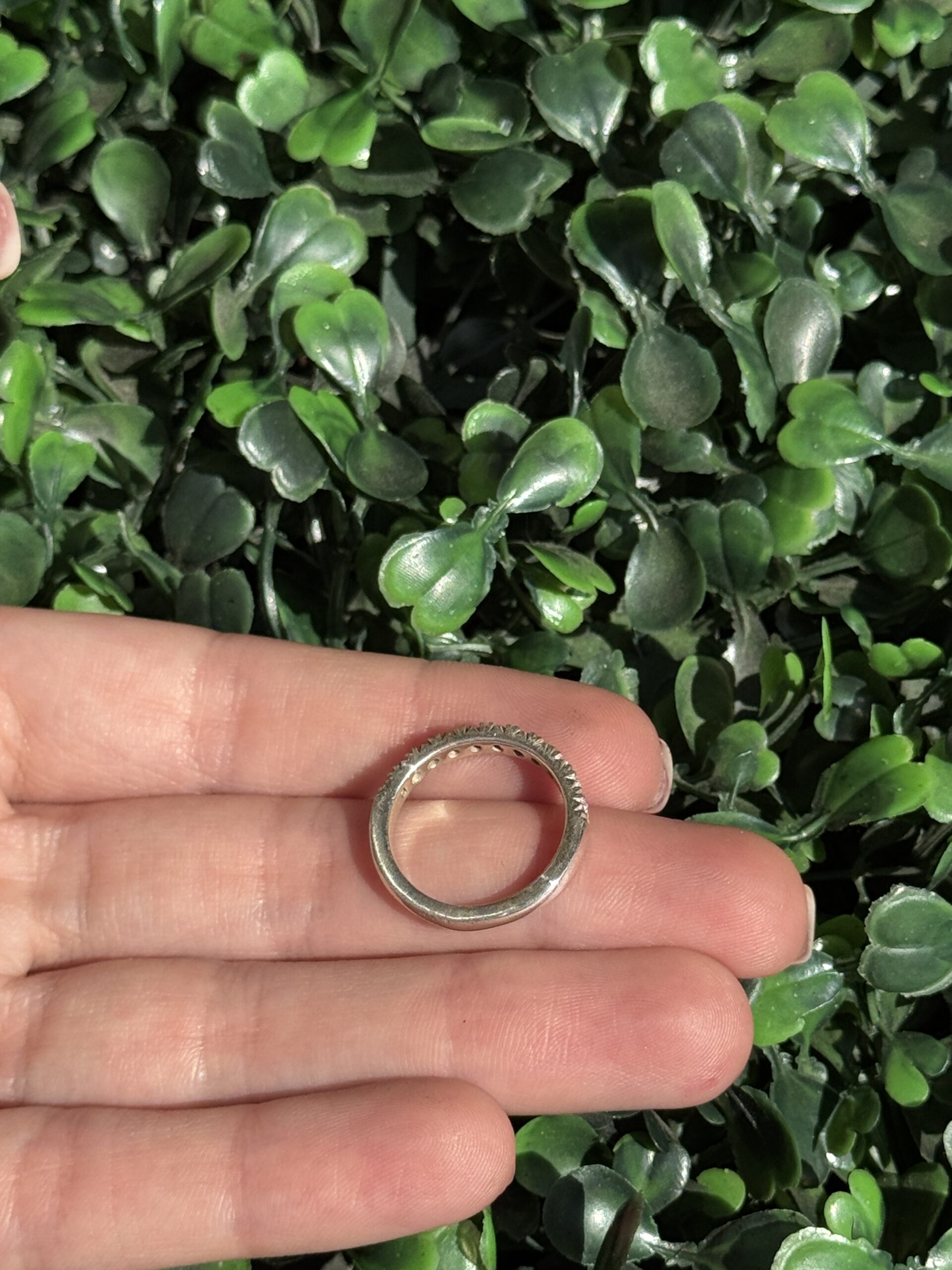 Meia aliança em prata cravejada - Imagem 5