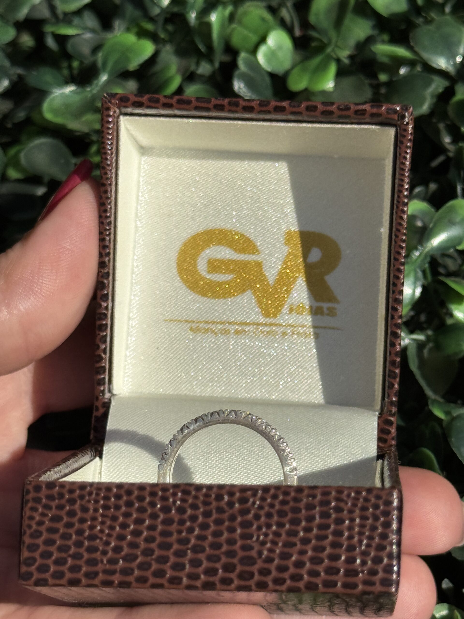 Meia aliança em prata cravejada - Imagem 4