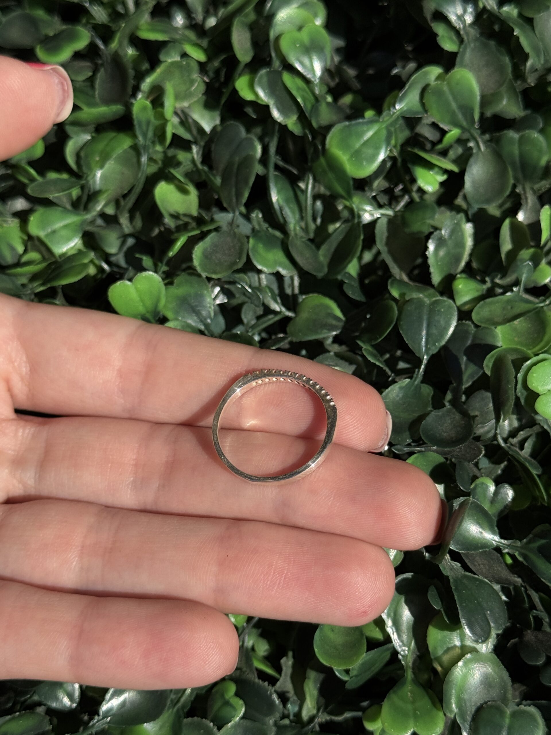 Meia aliança fina em prata - Imagem 6