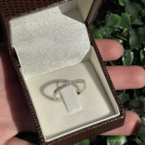 Meia aliança fina em prata