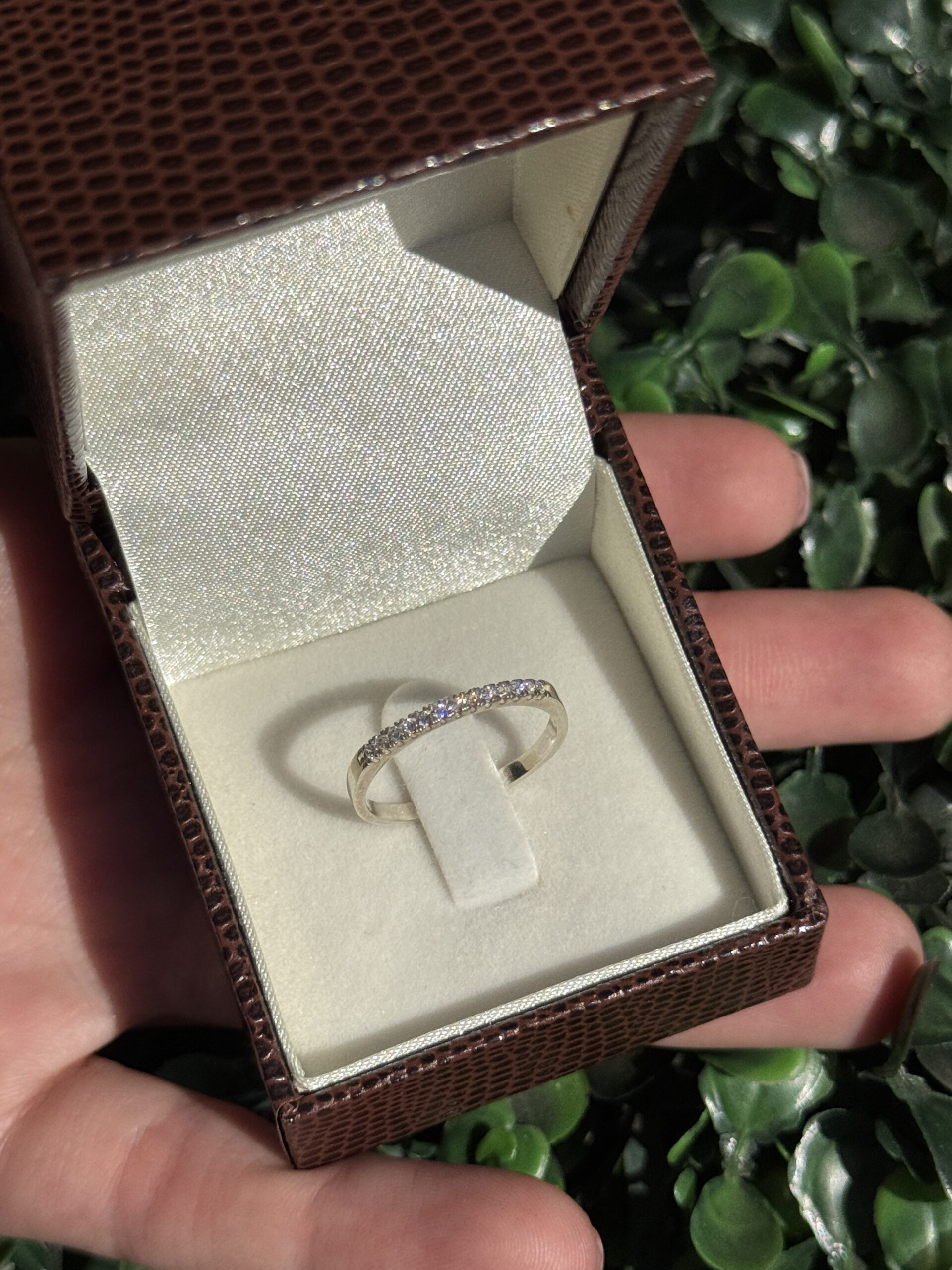 Meia aliança fina em prata