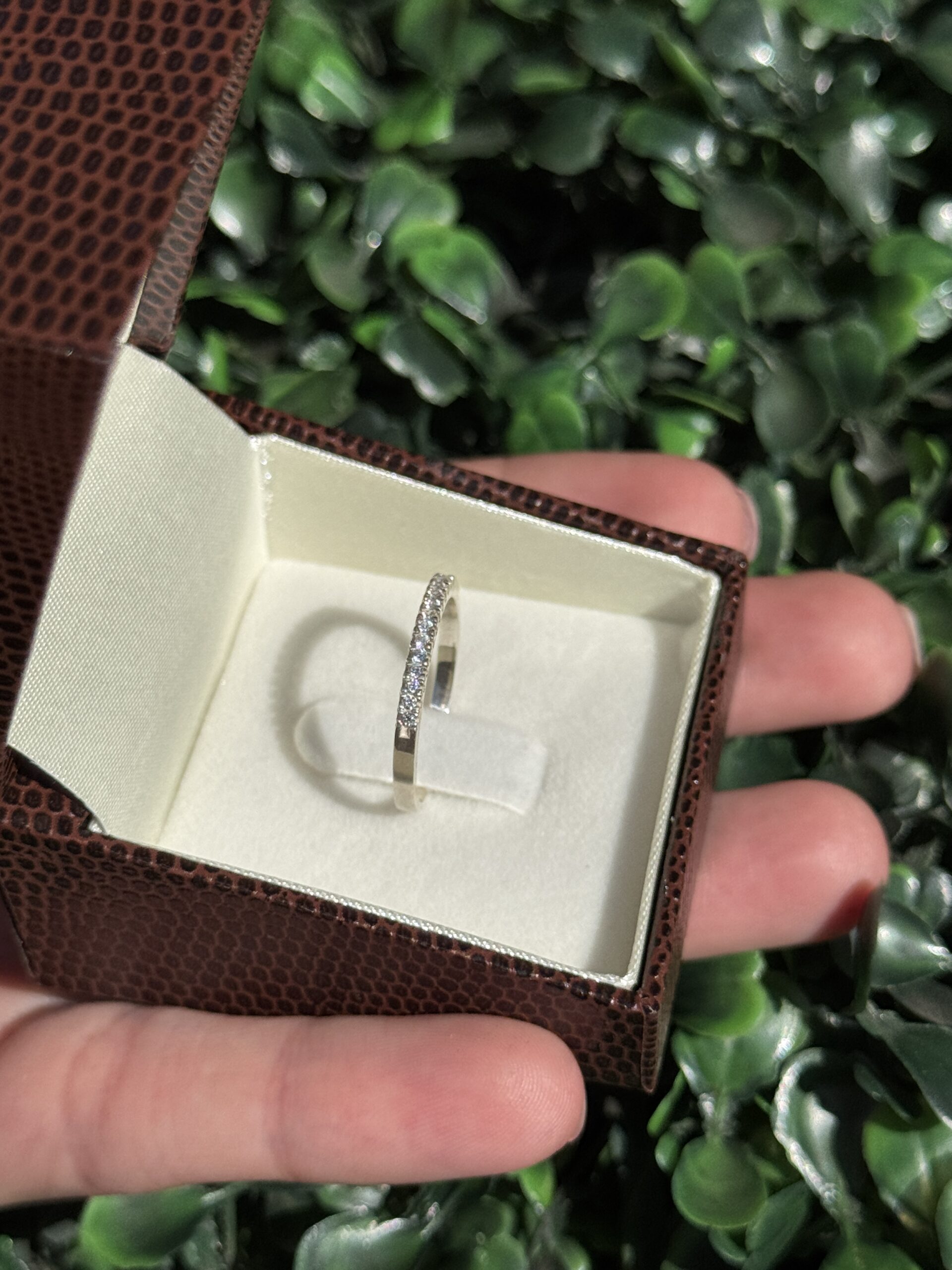 Meia aliança fina em prata - Imagem 3