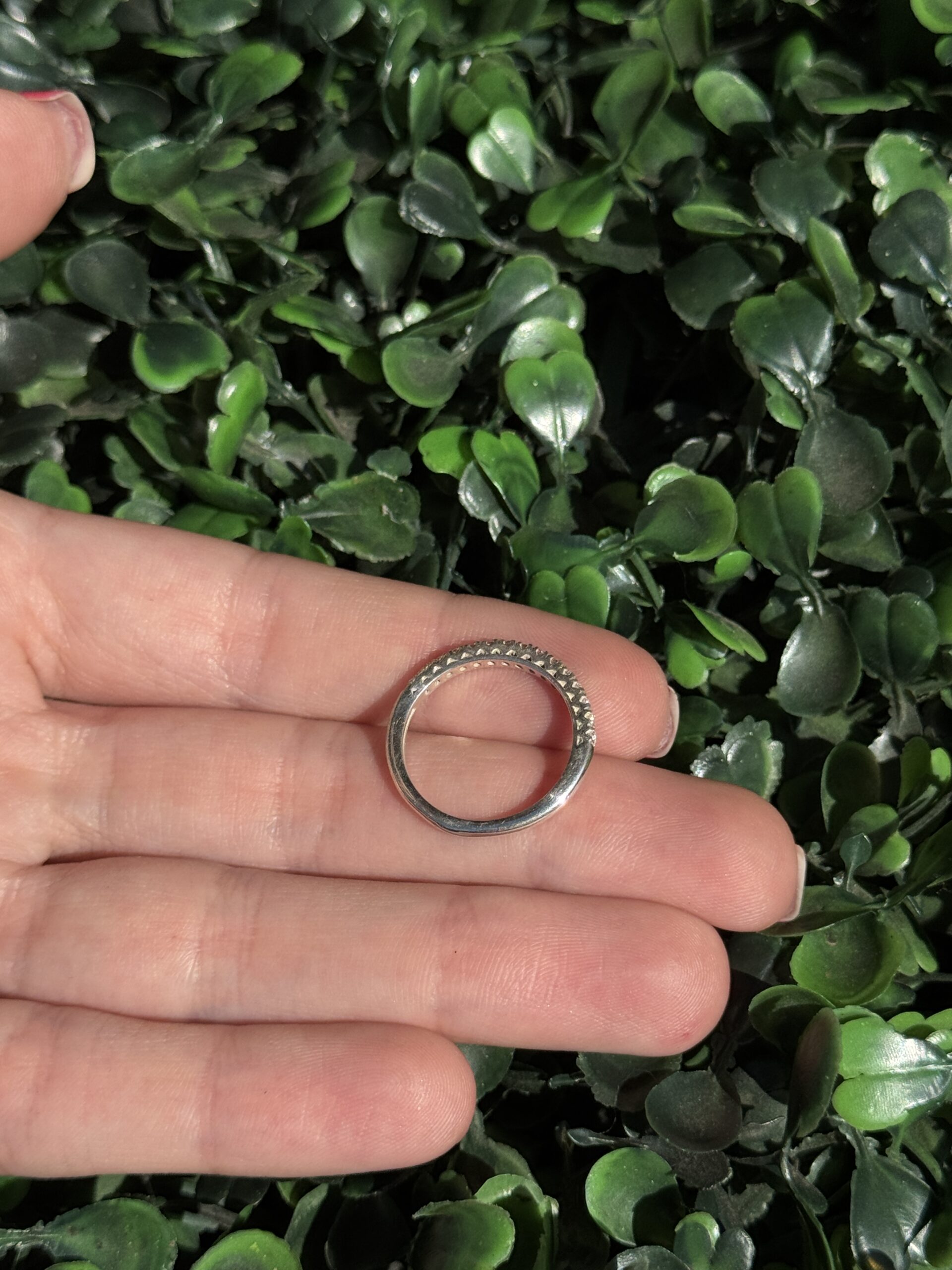 Meia aliança fina em prata - Imagem 4