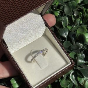 Meia aliança fina em prata