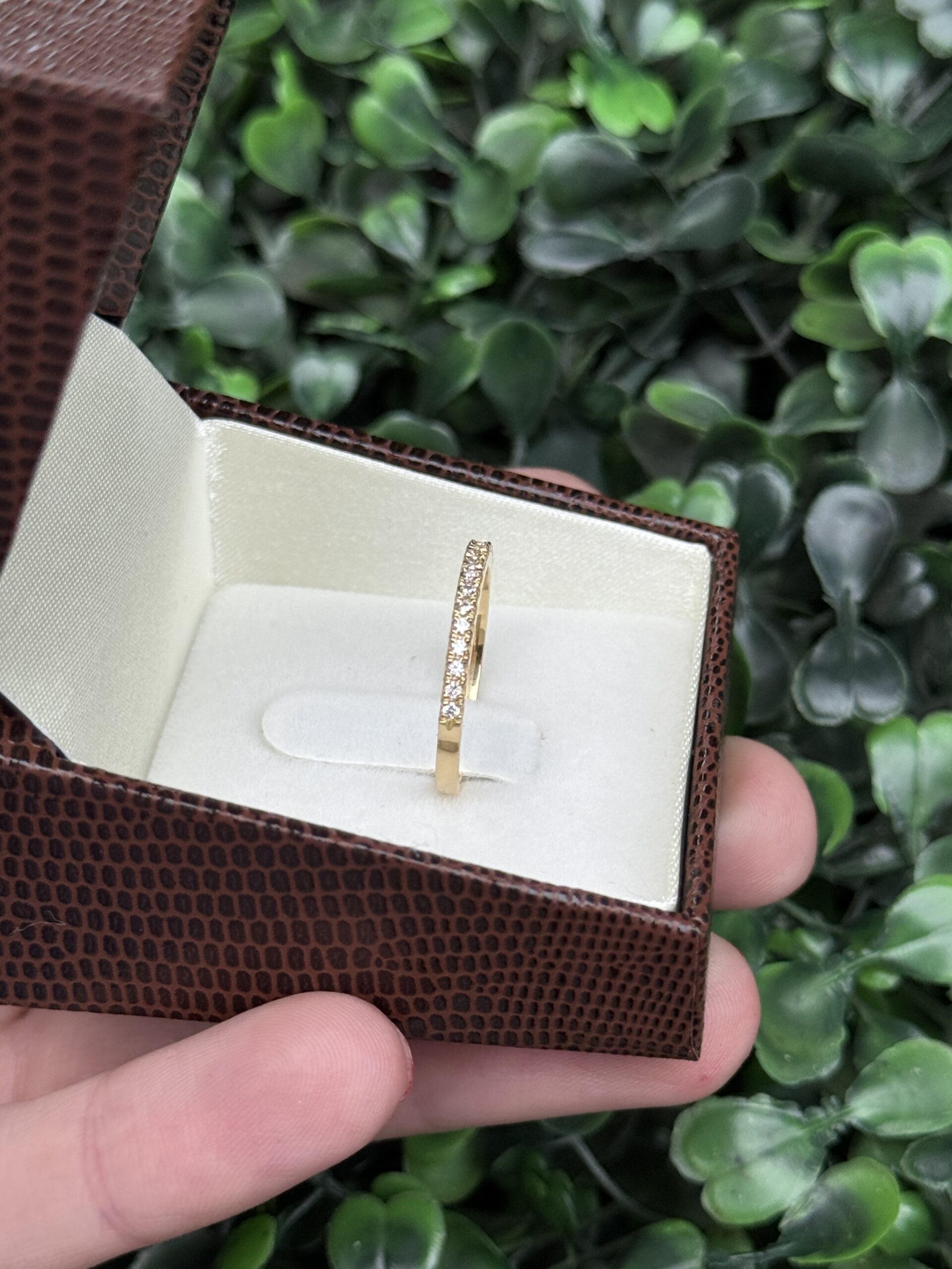 Meia aliança fina em ouro 18k - Imagem 3