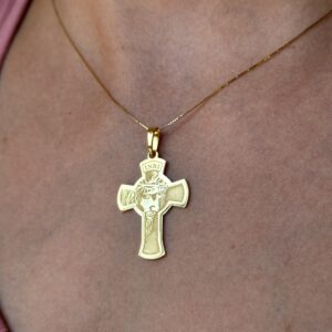 Pingente Crucifixo em ouro 18k