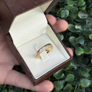 Meia aliança em ouro 18k