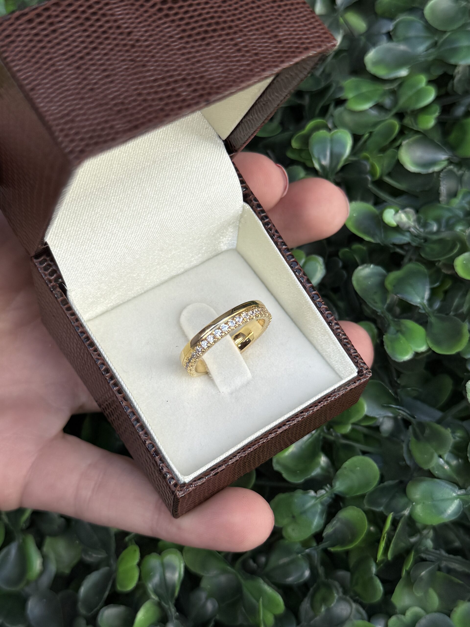 Meia aliança em ouro 18k