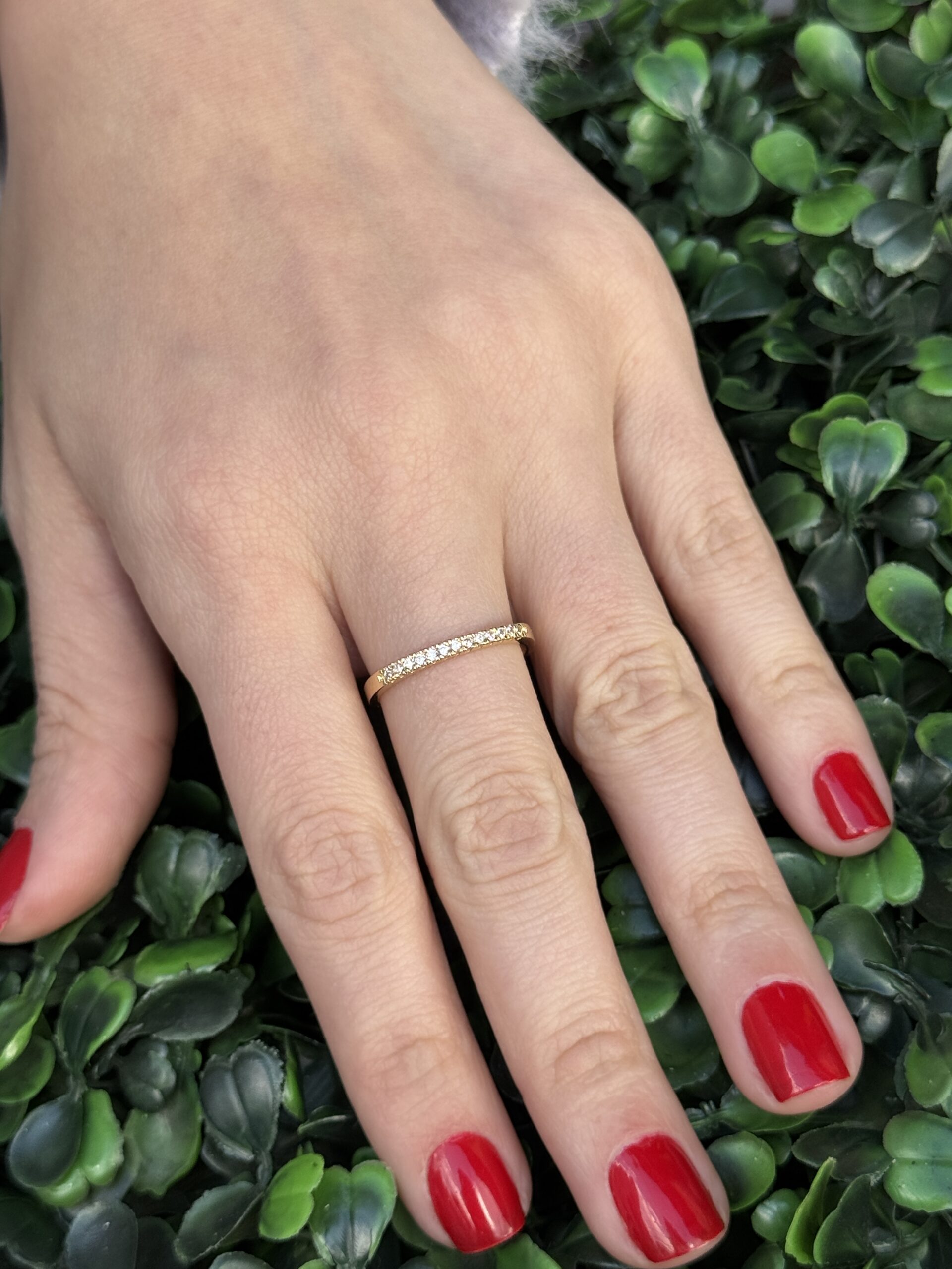 Meia aliança fina em ouro 18k - Imagem 4