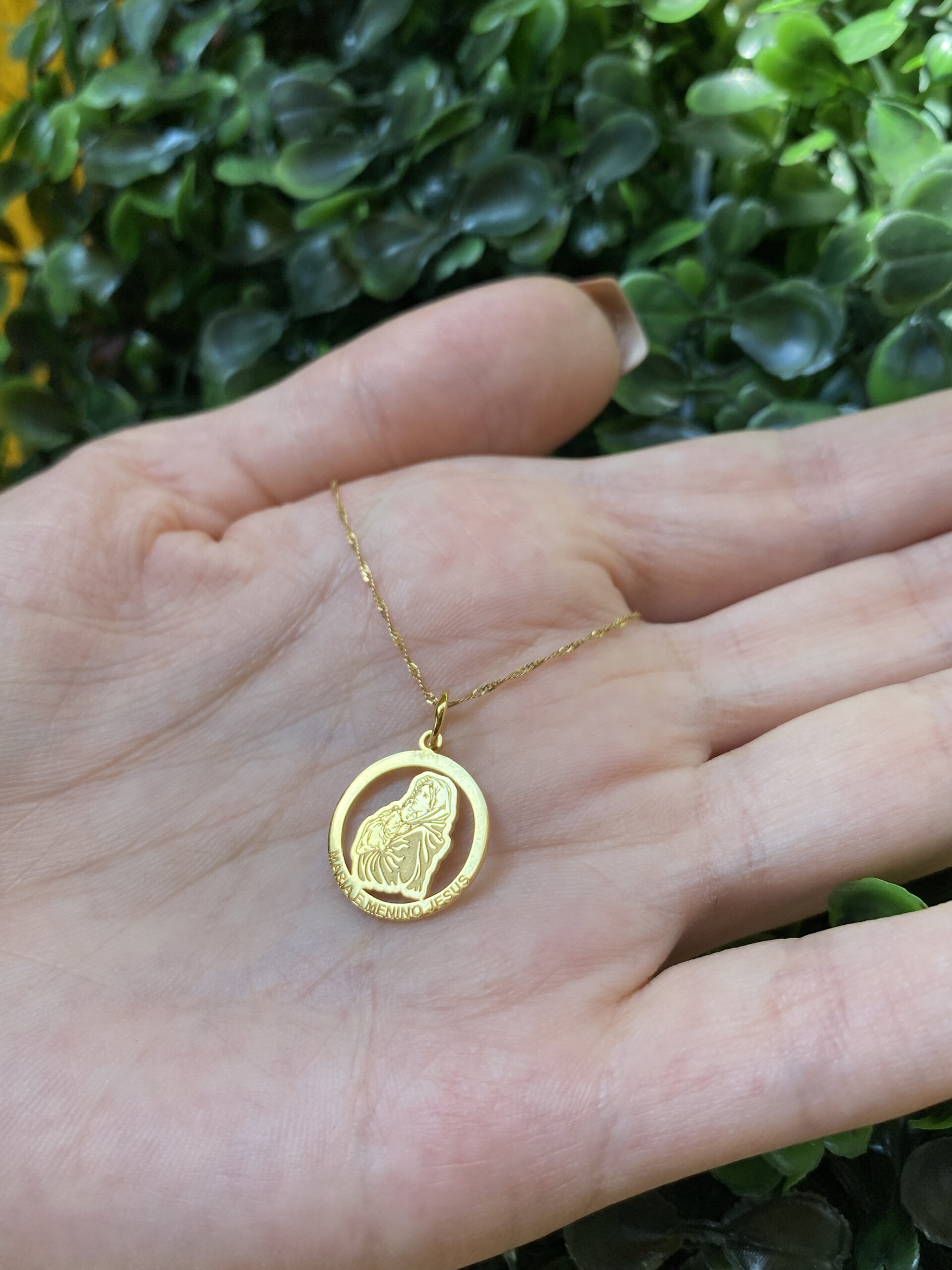Pingente Maria e Menino Jesus em ouro 18k - Imagem 3