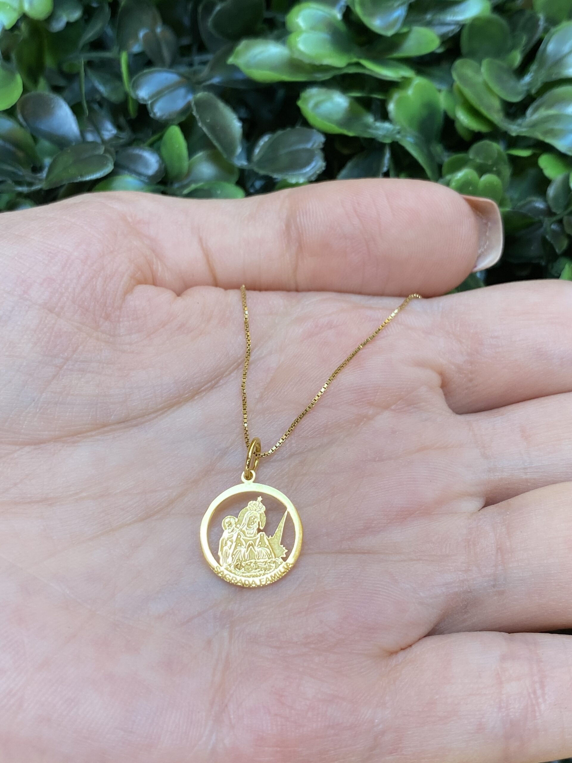 Pingente Sagrada Família em ouro 18k - Imagem 3