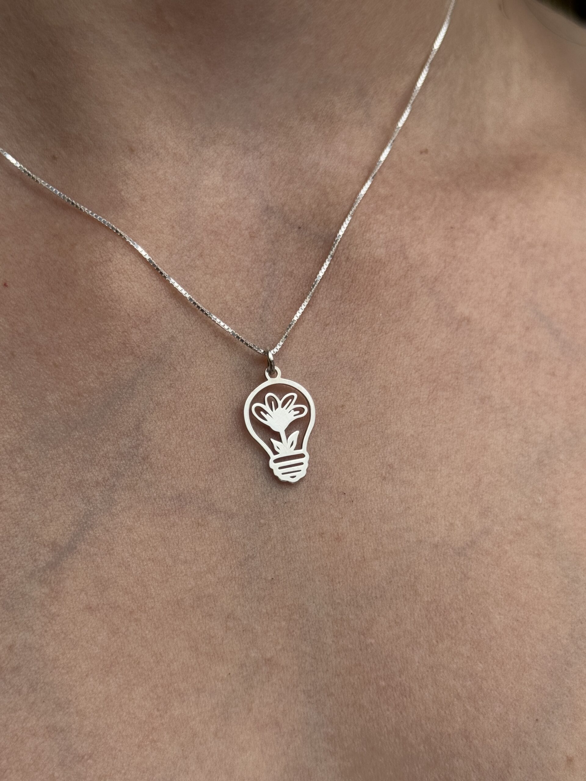 Pingente em prata - Lâmpada - Imagem 3