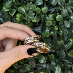 Par de aliança 7mm em ouro com trança