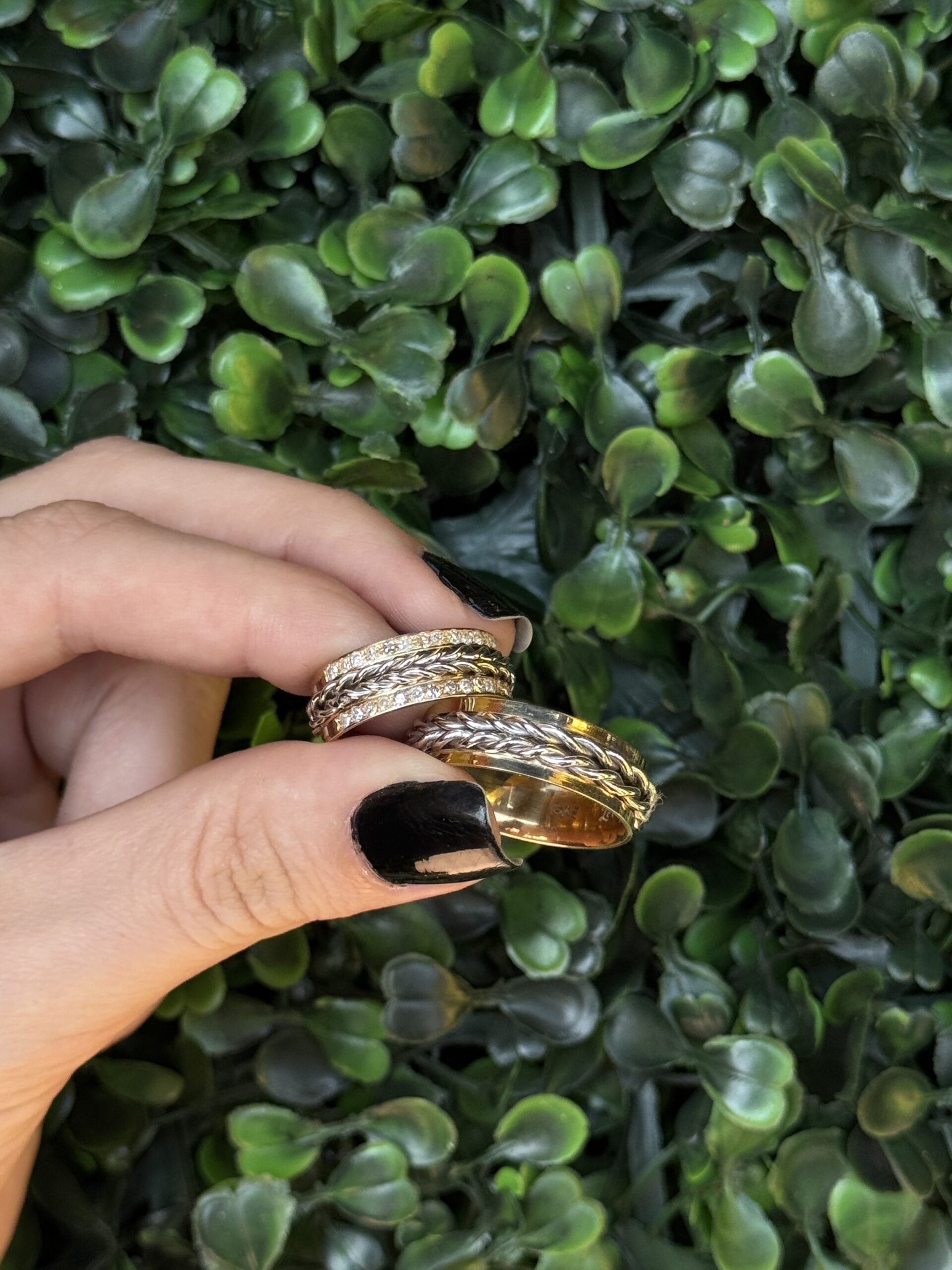 Par de aliança 7mm em ouro com trança